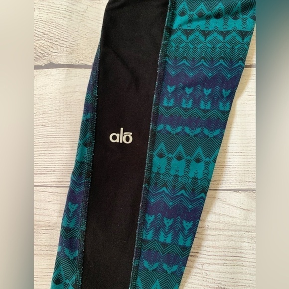 ALO Yoga Illusion 3 Leggings Black/Teal Green Tribal Abstract Print Size Small - Picture 6 of 10